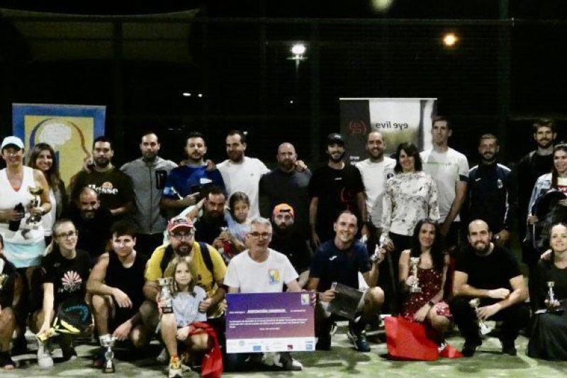 ÁLBUM DE FOTOS: El torneo de pádel a beneficio de Cerebrum recauda 3.500 euros
